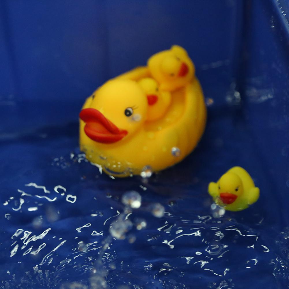 4Pcs/set Vinyl Squeaky Ducks Bath Toy P800
