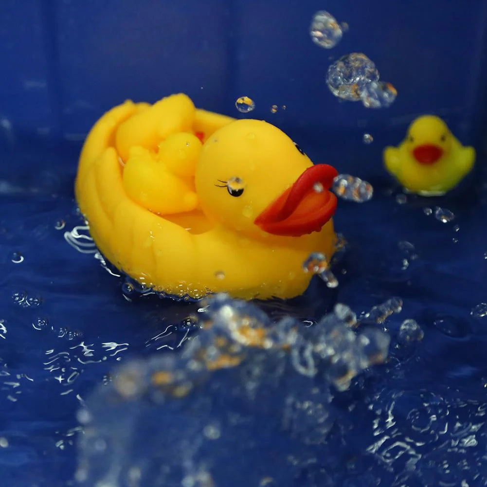 4Pcs/set Vinyl Squeaky Ducks Bath Toy P800