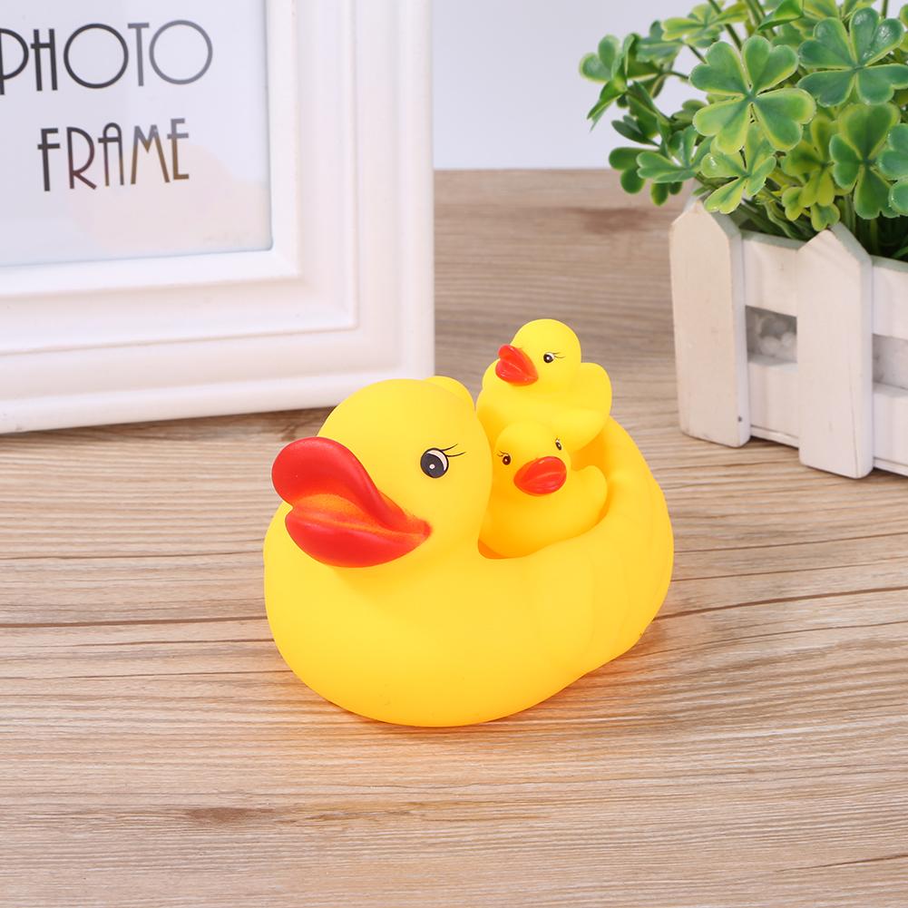 4Pcs/set Vinyl Squeaky Ducks Bath Toy P800
