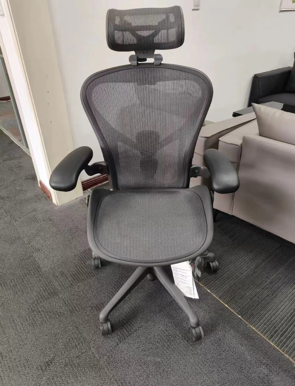 Ergonomic chair M17948