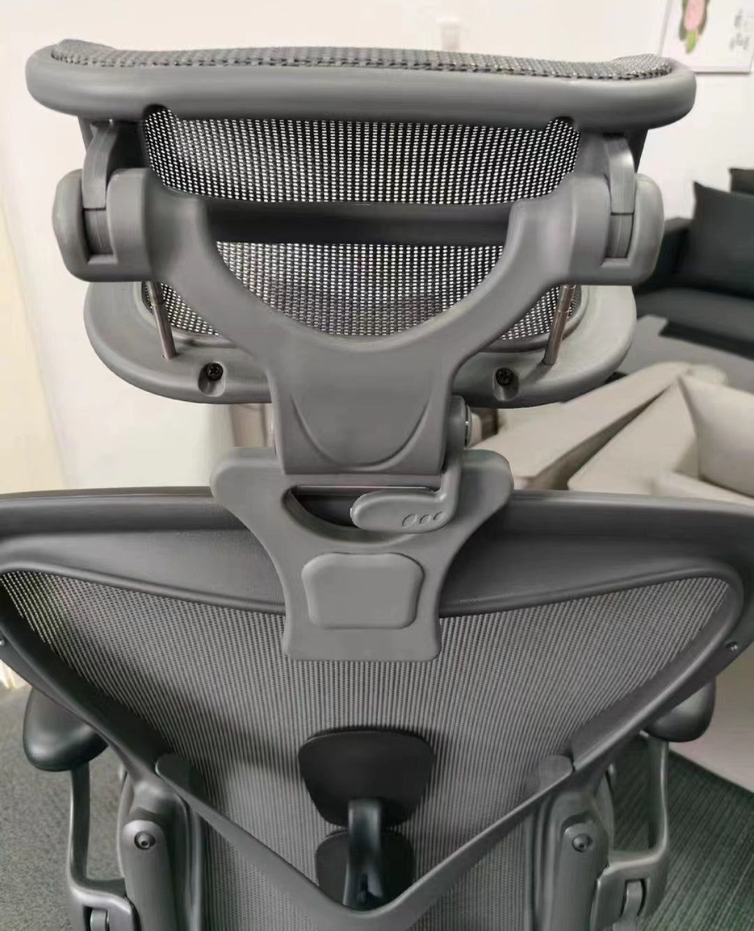 Ergonomic chair M17948