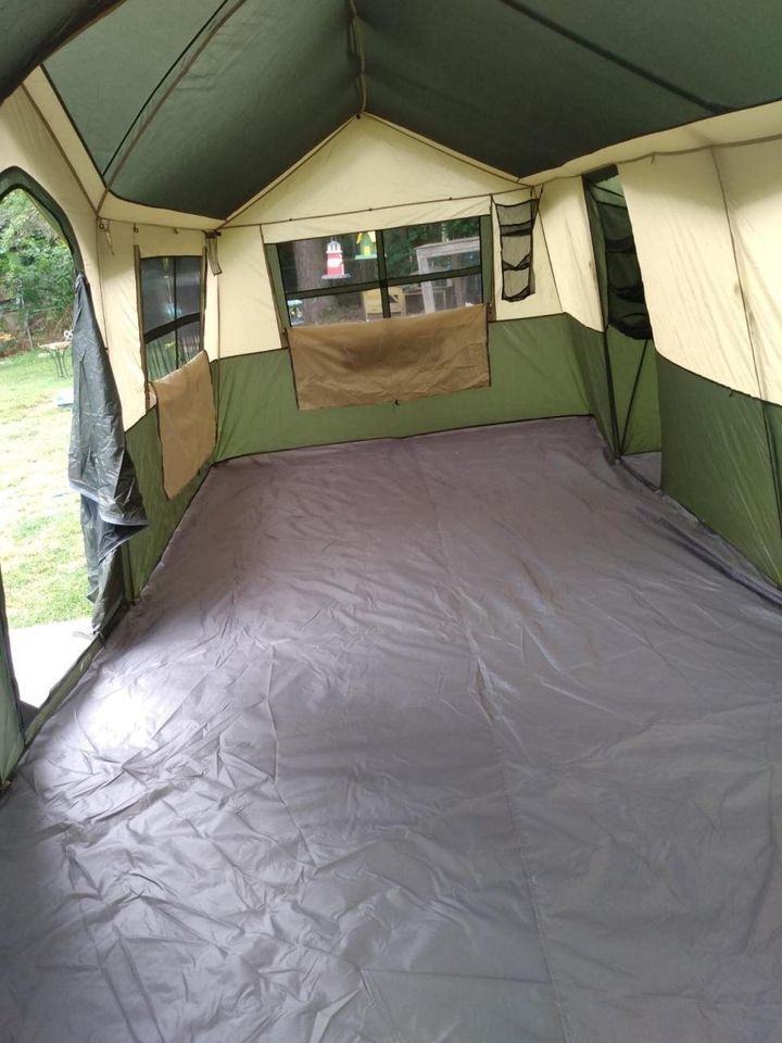 12 Person Cabin Tent C749